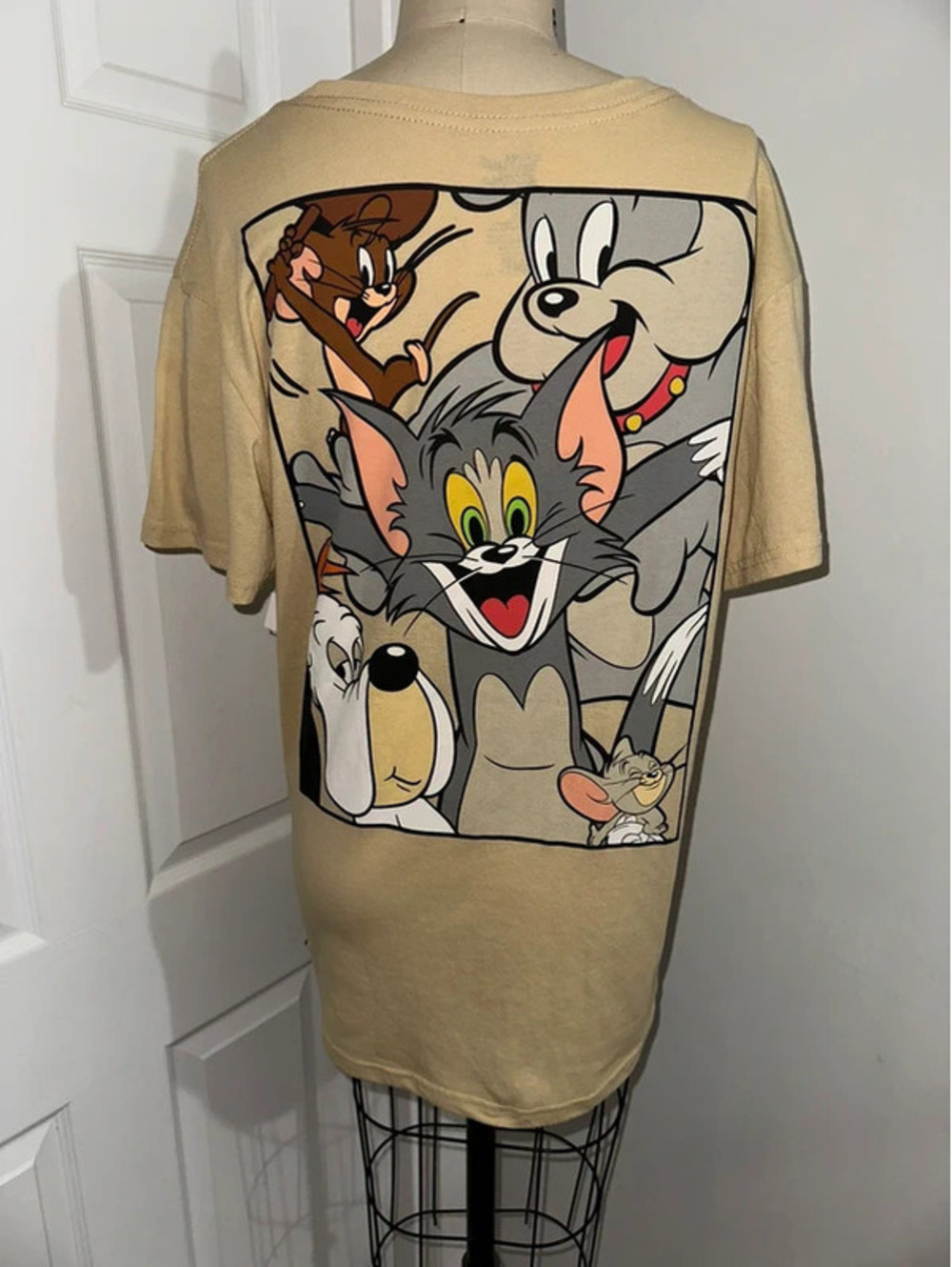 Tom and Jerry Tan graphic XL T-shirt NWT